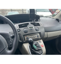 Pare boue avant droit RENAULT SCENIC 2