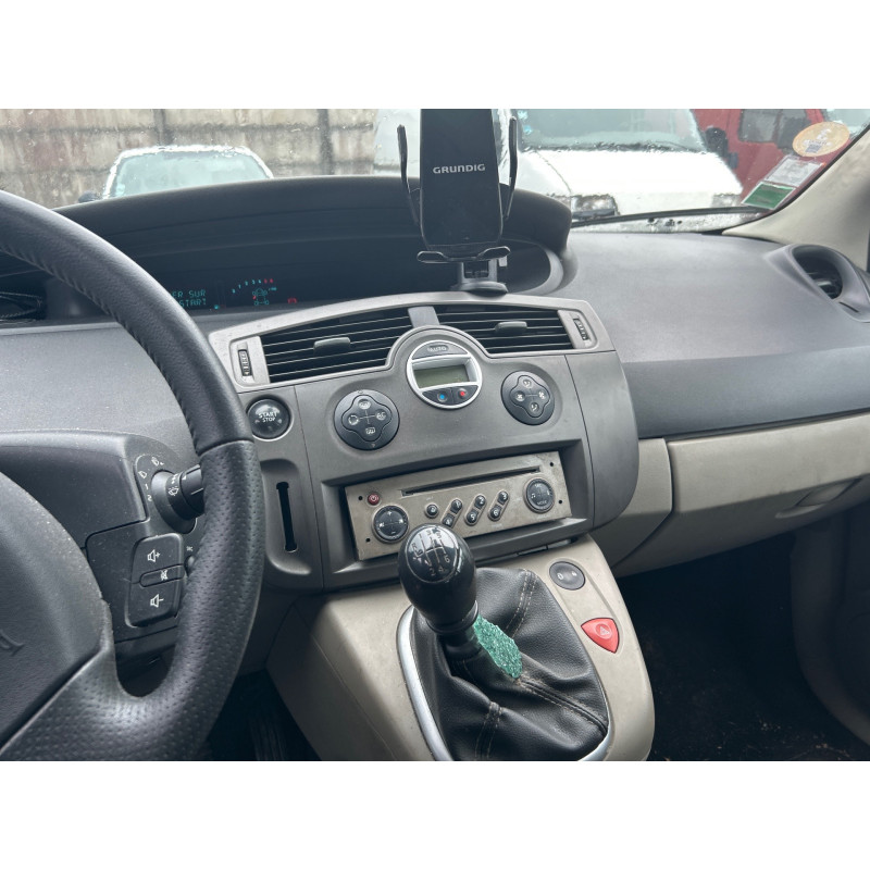 Pare boue avant droit RENAULT SCENIC 2 Photo n°18