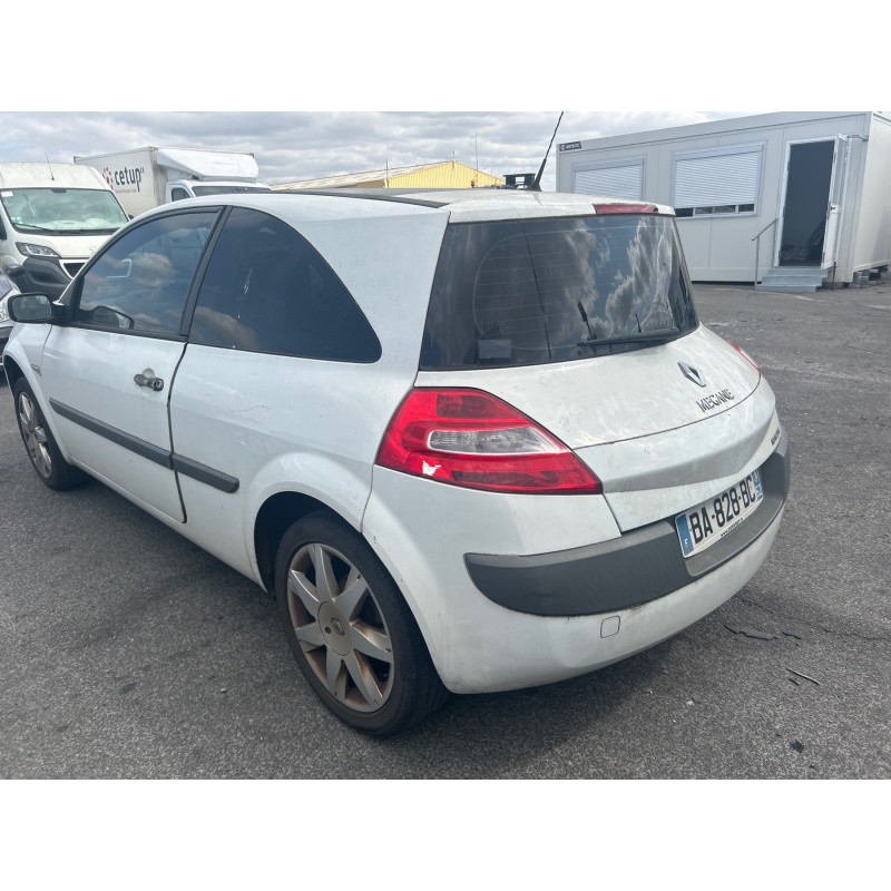 Pare boue arriere gauche RENAULT MEGANE 2 Photo n°8