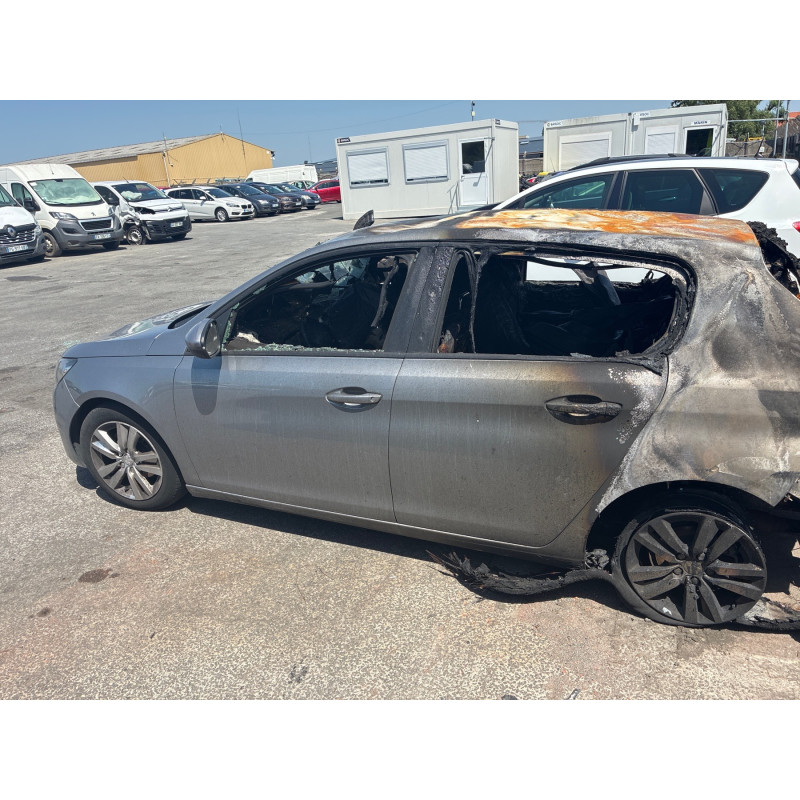 Pare boue avant gauche PEUGEOT 308 2 Photo n°9