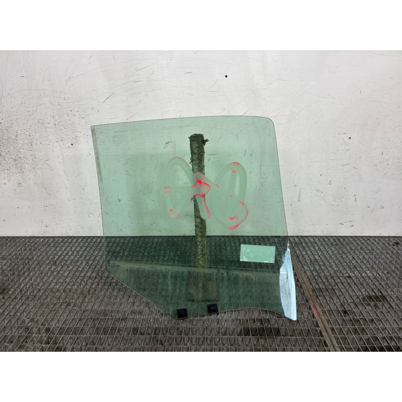 Vitre arriere gauche RENAULT CLIO 2 Photo n°2