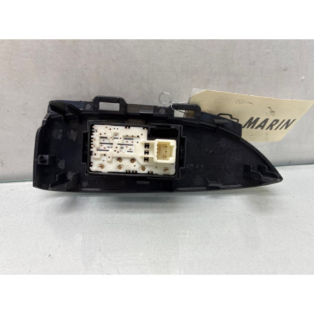 Interrupteur de leve vitre arriere gauche TOYOTA PRIUS 3