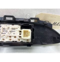 Interrupteur de leve vitre arriere gauche TOYOTA PRIUS 3