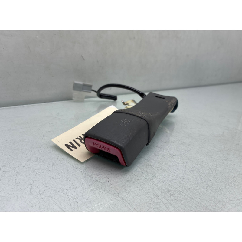 Attache ceinture arriere droit TOYOTA PRIUS 3 Photo n°3