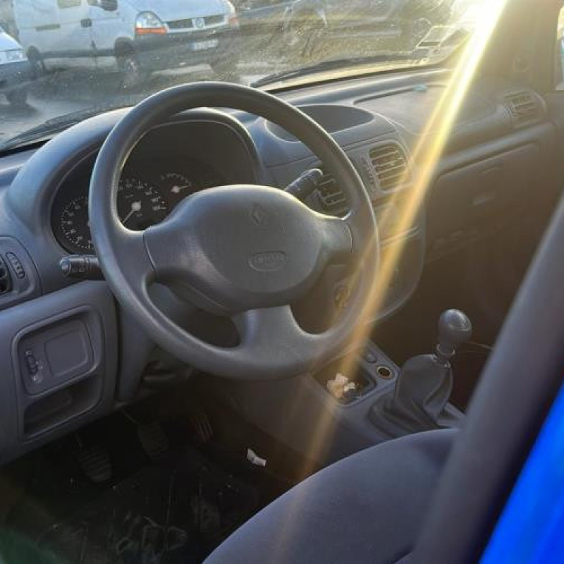 Calandre RENAULT CLIO 2 Photo n°10