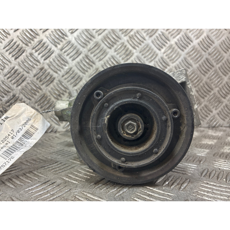 Compresseur clim VOLKSWAGEN GOLF 5 Photo n°4