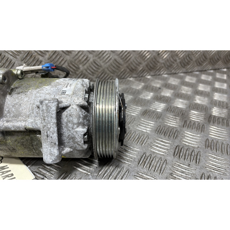 Compresseur clim OPEL ASTRA J Photo n°2