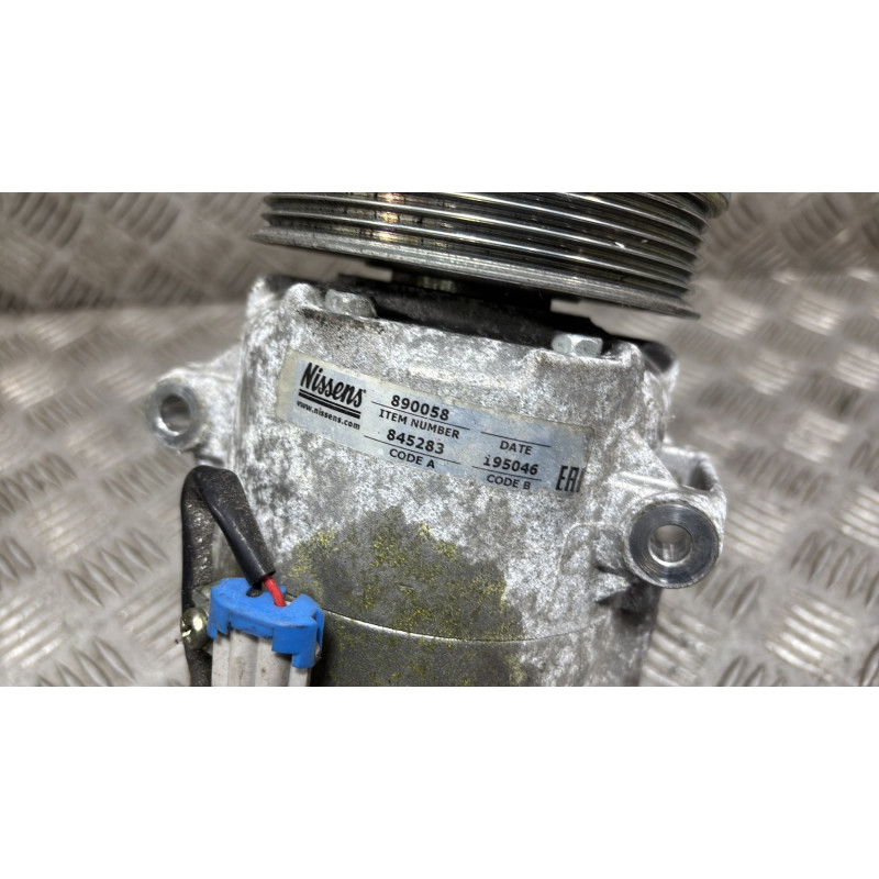 Compresseur clim OPEL ASTRA J Photo n°3