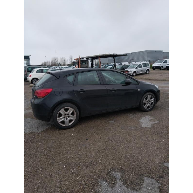 Compresseur clim OPEL ASTRA J Photo n°9