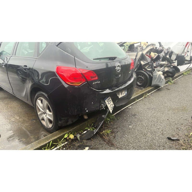 Compresseur clim OPEL ASTRA J Photo n°11