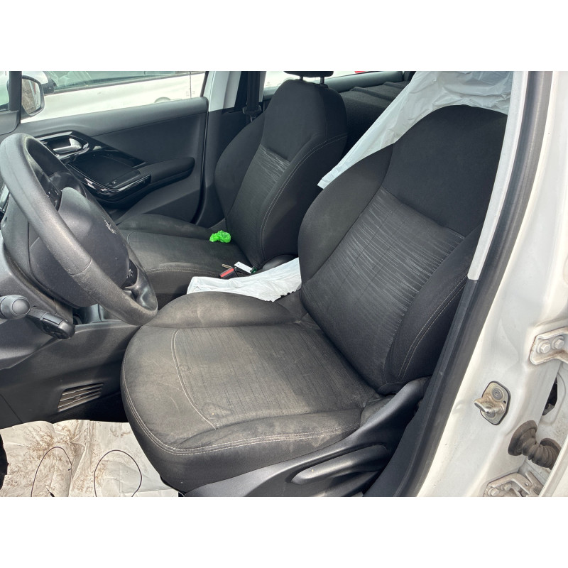 PEUGEOT 208 1 PHASE 2 1.6 BLUE HDI - 8V TURBO Photo n°14