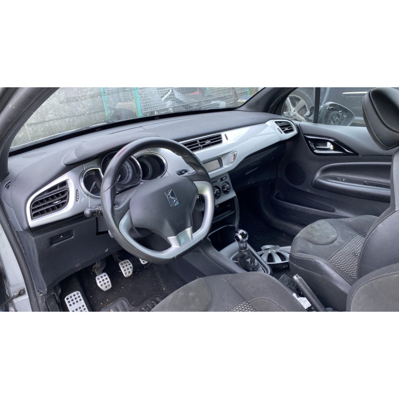 Attache ceinture arriere droit CITROEN DS3 Photo n°16
