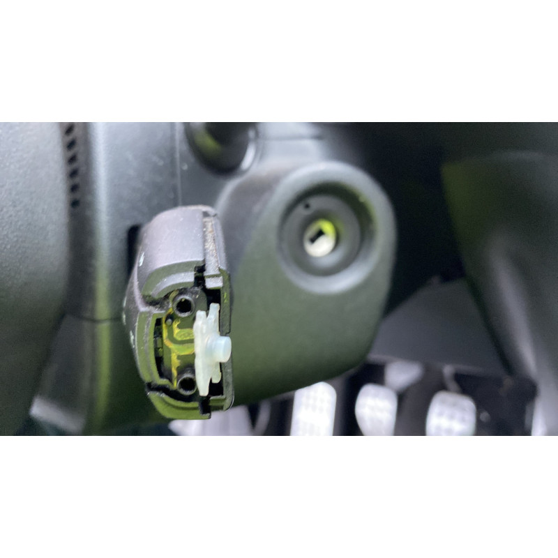 Attache ceinture arriere droit CITROEN DS3 Photo n°20