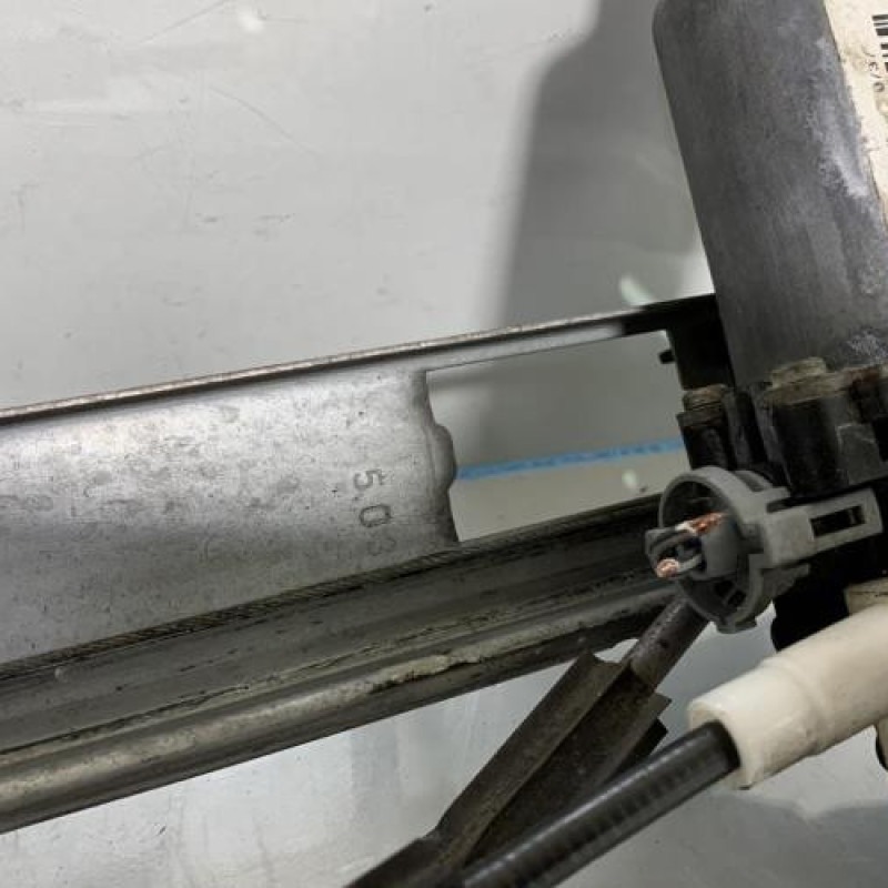 Leve vitre electrique avant droit RENAULT MEGANE 2 Photo n°3