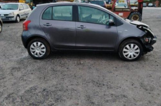 Pretensionneur de ceinture avant droit TOYOTA YARIS 2