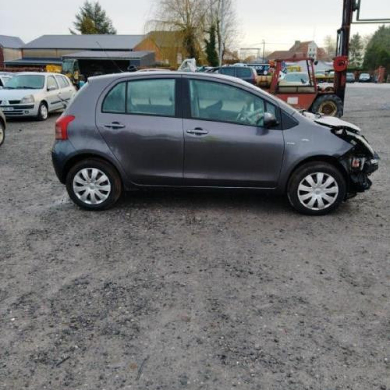Pretensionneur de ceinture avant droit TOYOTA YARIS 2 Photo n°4