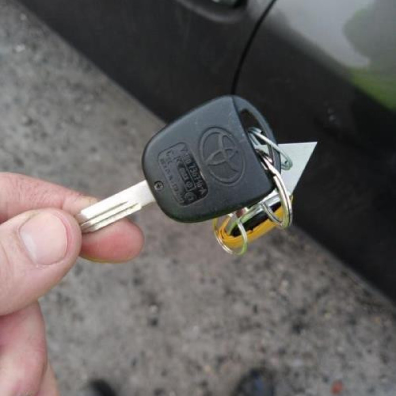Pretensionneur de ceinture avant droit TOYOTA YARIS 2 Photo n°7