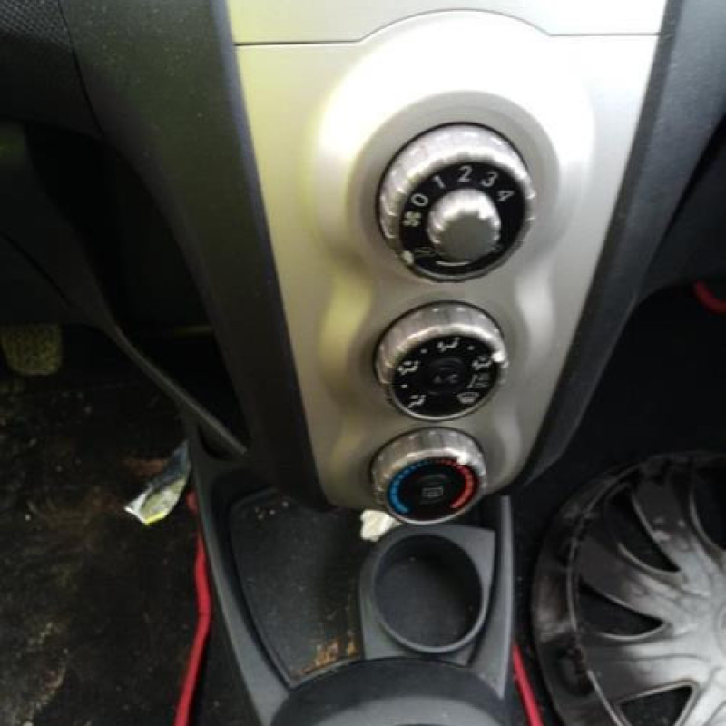 Pretensionneur de ceinture avant droit TOYOTA YARIS 2 Photo n°9