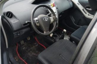 Pretensionneur de ceinture avant droit TOYOTA YARIS 2