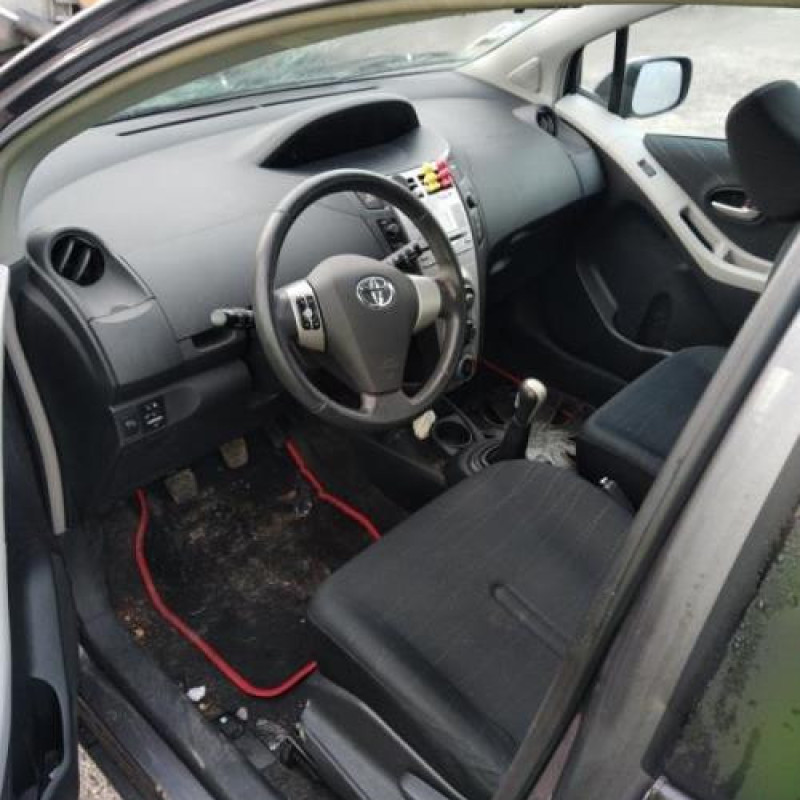 Pretensionneur de ceinture avant droit TOYOTA YARIS 2 Photo n°11