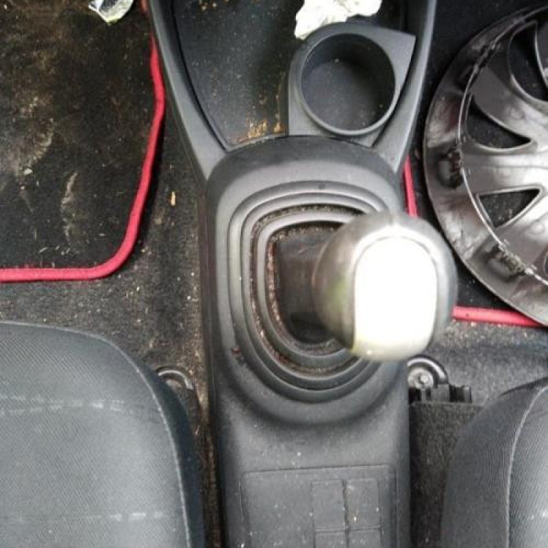 Pretensionneur de ceinture avant droit TOYOTA YARIS 2 Photo n°13