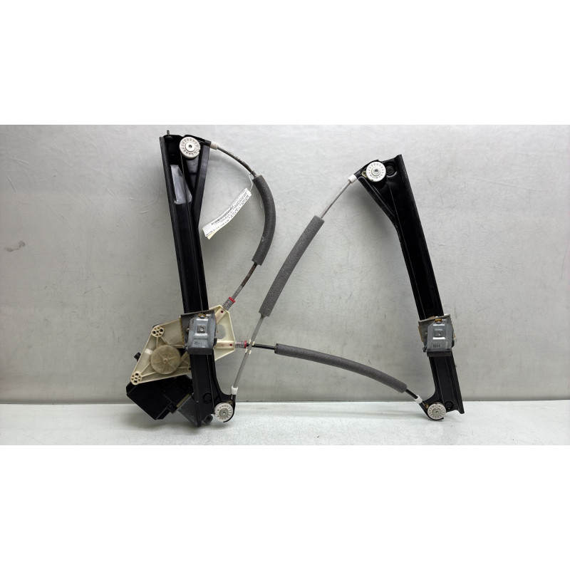 Leve vitre electrique avant droit VOLKSWAGEN POLO 5 Photo n°1