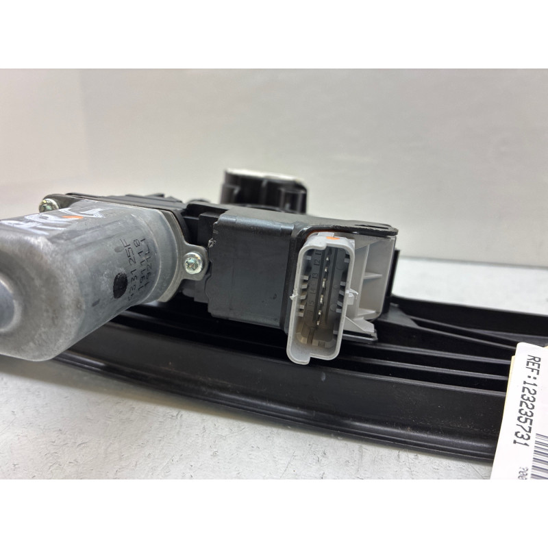 Leve vitre electrique arriere gauche OPEL CORSA F Photo n°4