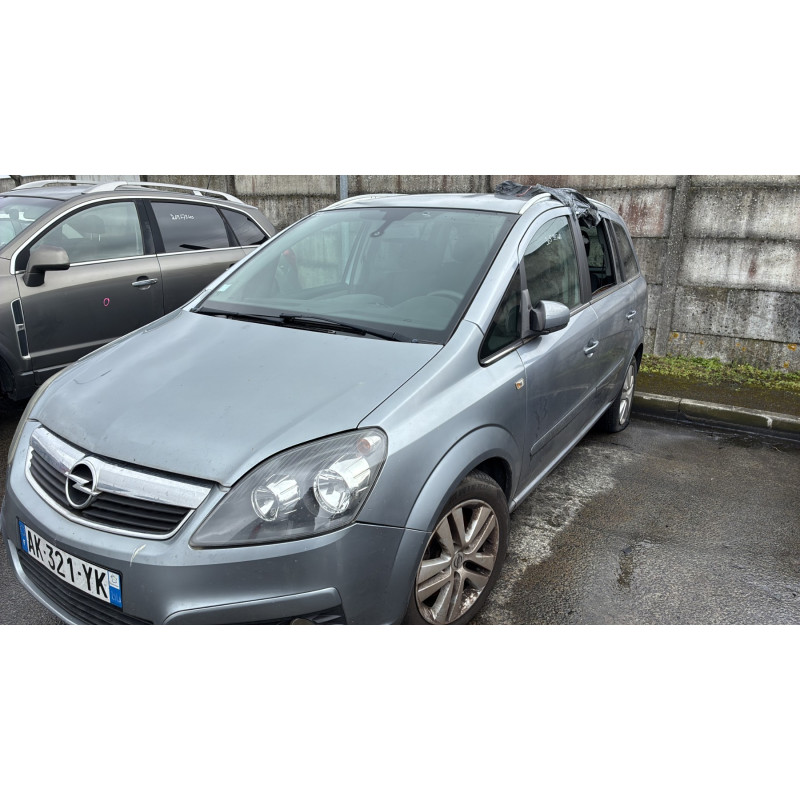 Feu arriere principal gauche (feux) OPEL ZAFIRA B Photo n°4