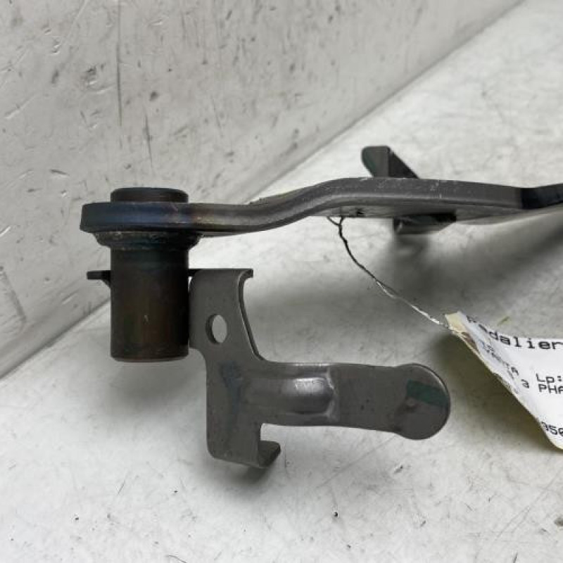 Pedalier de frein TOYOTA YARIS 3 Photo n°2