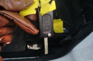 Pretensionneur de ceinture avant droit CITROEN BERLINGO 2