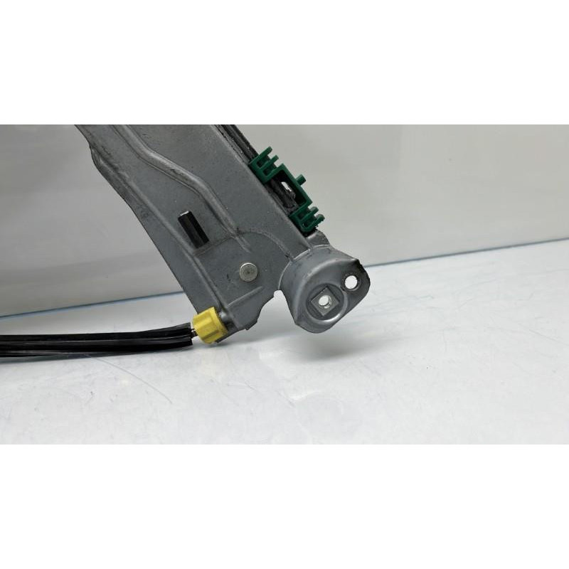 Leve vitre electrique avant droit RENAULT CLIO 3 Photo n°1