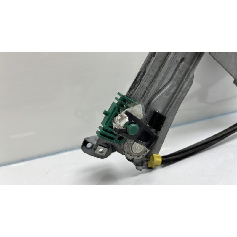 Leve vitre electrique avant droit RENAULT CLIO 3 Photo n°6