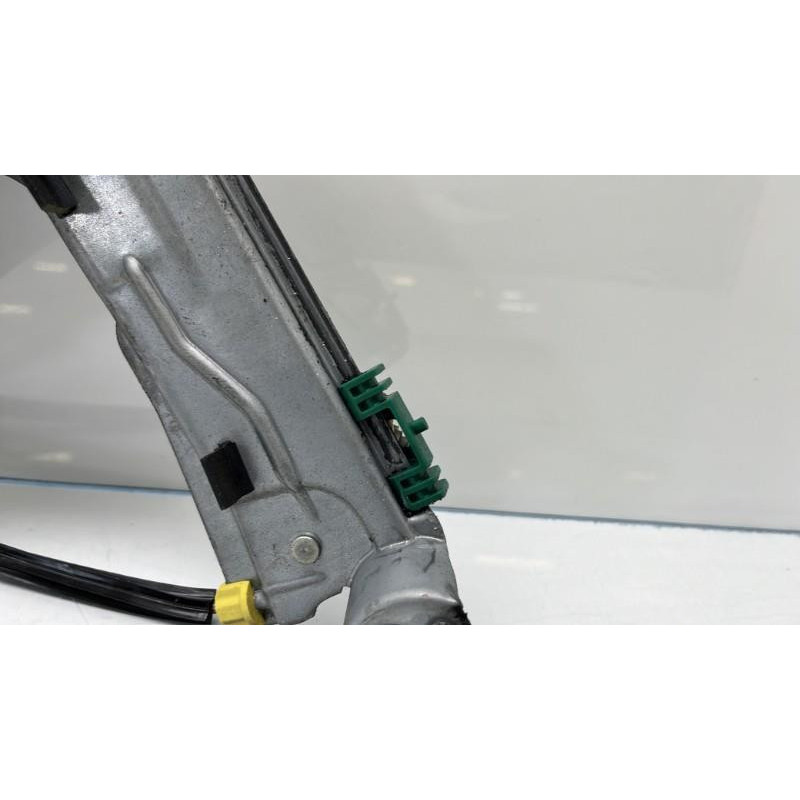 Leve vitre electrique avant droit RENAULT CLIO 3 Photo n°7
