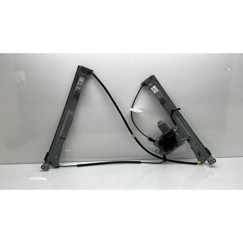 Leve vitre electrique avant droit RENAULT CLIO 3 Photo n°8