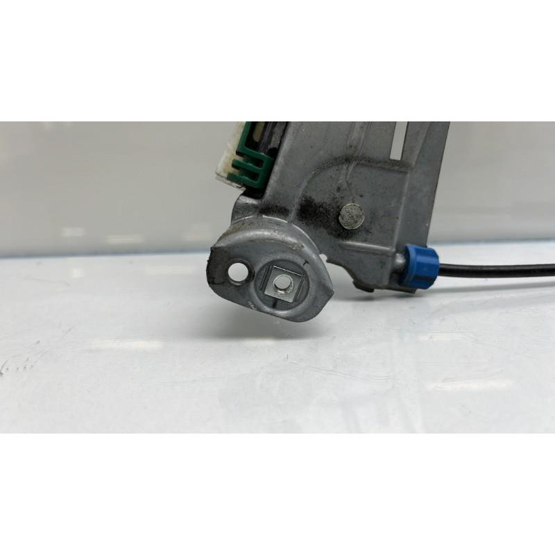 Leve vitre electrique avant droit RENAULT CLIO 3 Photo n°10