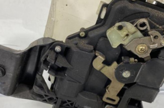 Serrure avant droit VOLKSWAGEN PASSAT 4