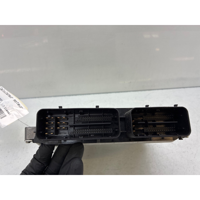 Calculateur moteur OPEL MERIVA B Photo n°1