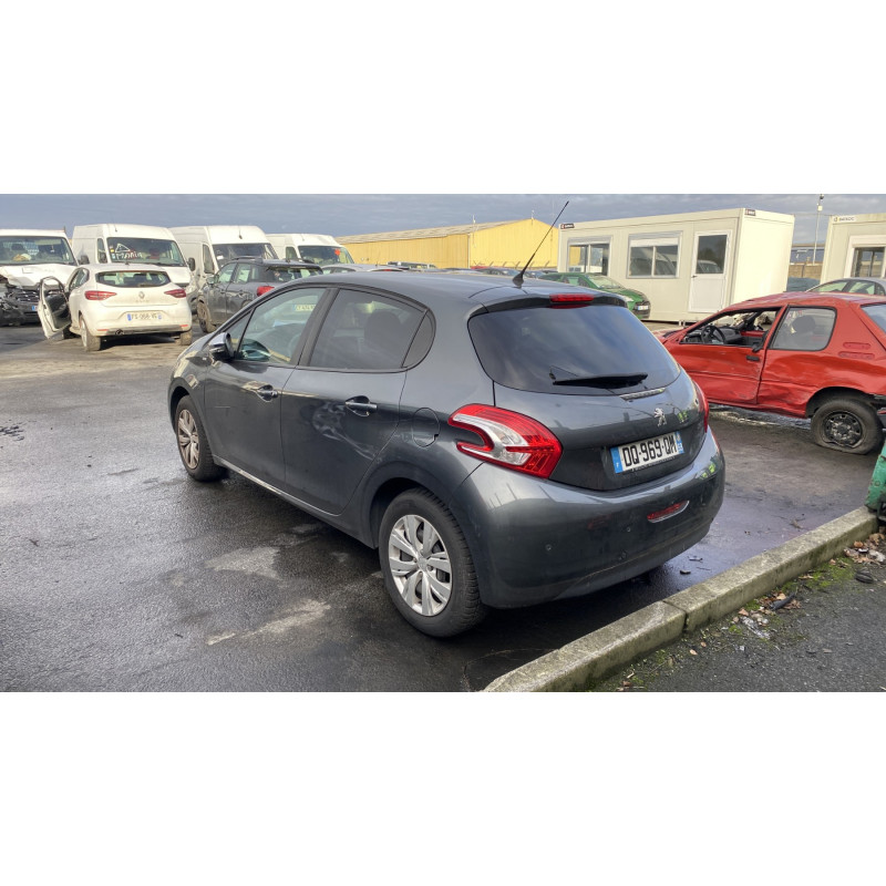 Pare boue avant droit PEUGEOT 208 1 Photo n°8