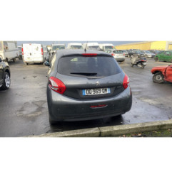 Pare boue avant droit PEUGEOT 208 1