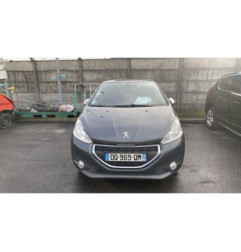 Pare boue avant droit PEUGEOT 208 1