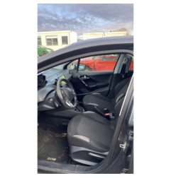 Pare boue avant droit PEUGEOT 208 1