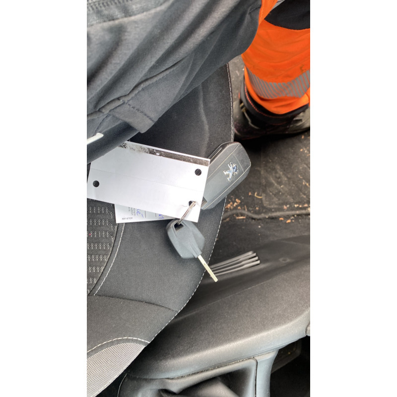 Pare boue avant droit PEUGEOT 208 1 Photo n°15