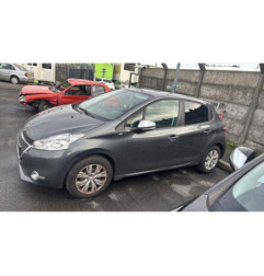Pare boue avant droit PEUGEOT 208 1