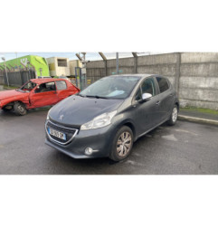 Pare boue avant gauche PEUGEOT 208 1