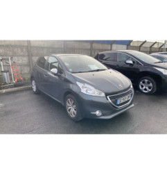 Pare boue avant gauche PEUGEOT 208 1