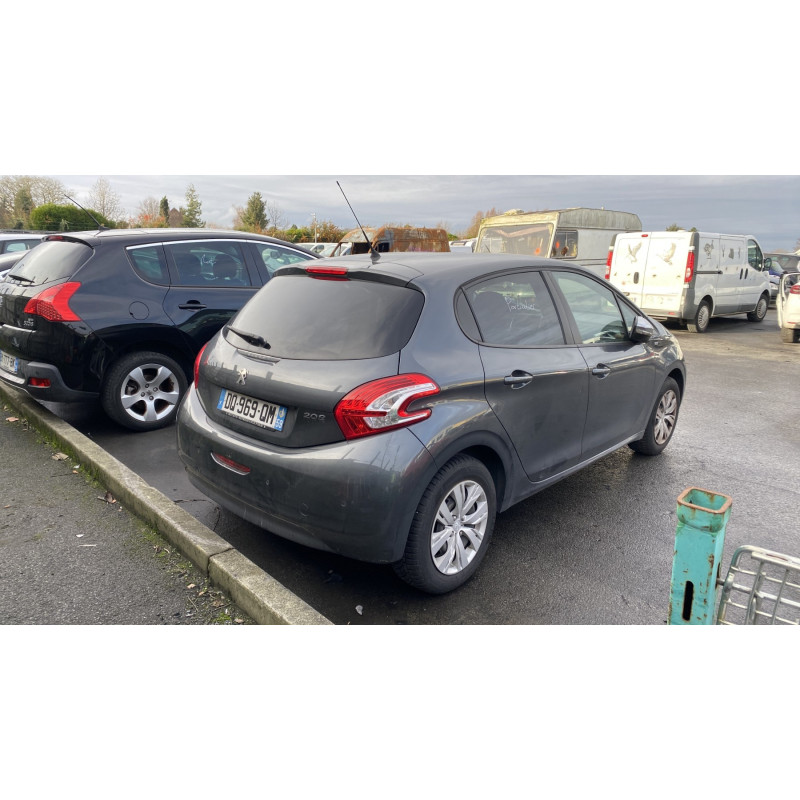 Pare boue avant gauche PEUGEOT 208 1 Photo n°7