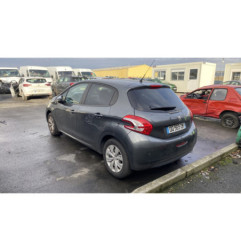 Pare boue avant gauche PEUGEOT 208 1