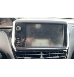 Pare boue avant gauche PEUGEOT 208 1
