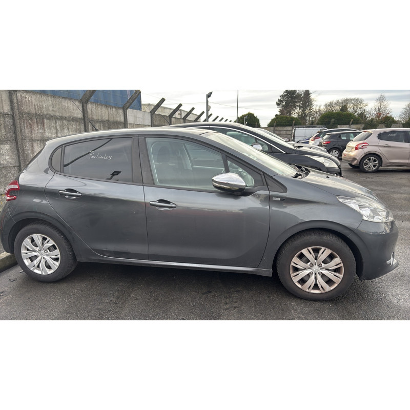 Pare boue avant gauche PEUGEOT 208 1 Photo n°16