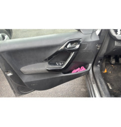 Pare boue avant gauche PEUGEOT 208 1
